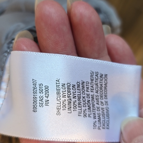 Attention Men's Medium Down puffer vest. - Picture 7 of 9